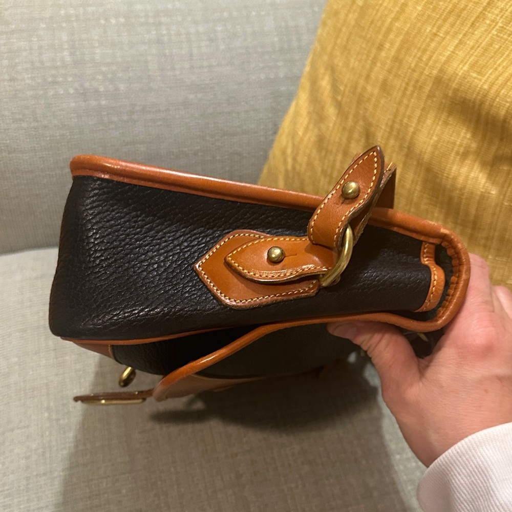 Vintage Black and Brown Leather Shoulder Bag - Picture 6 of 11